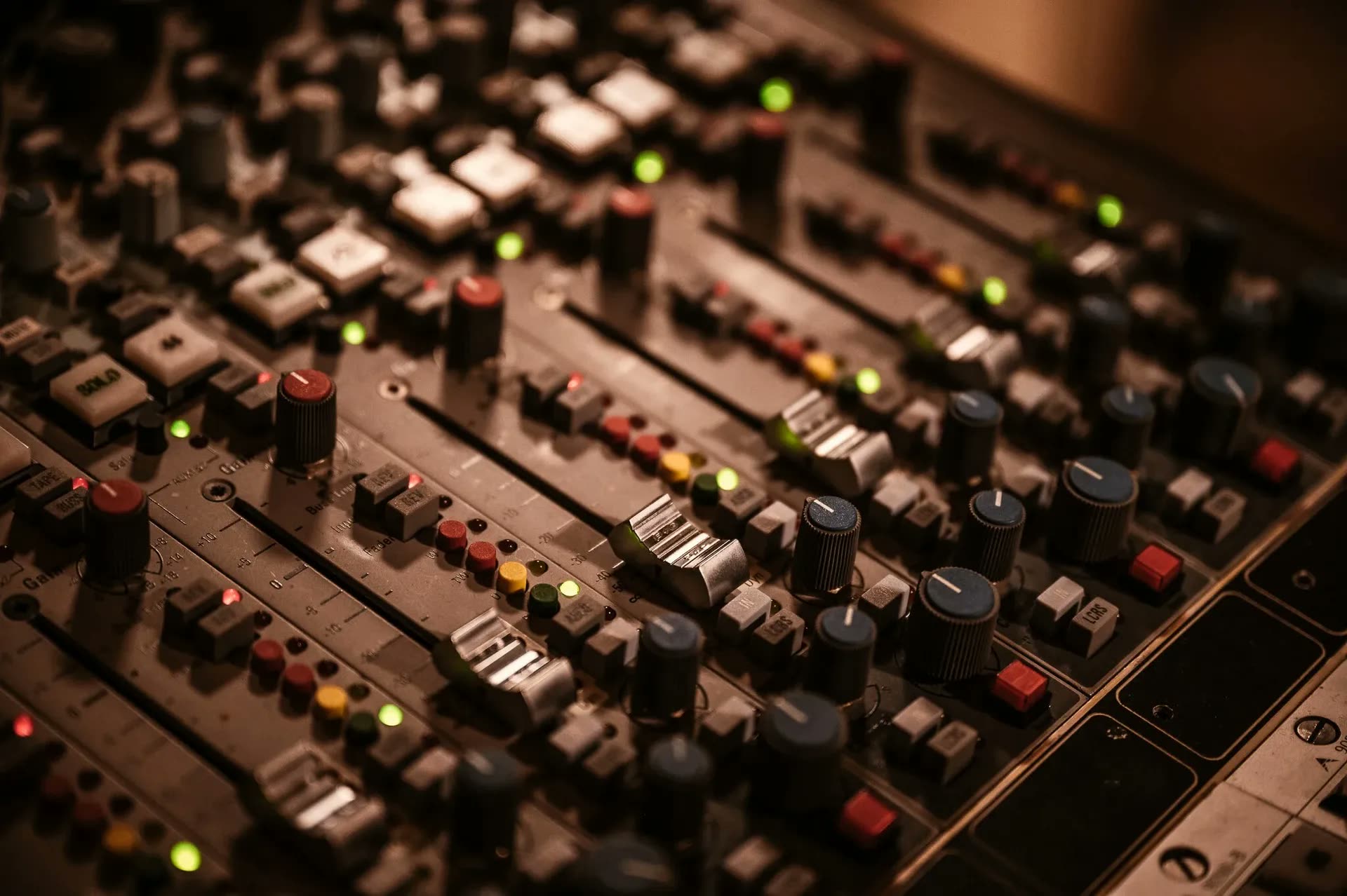 The Amek/Neve 9098i at Sonic Lounge